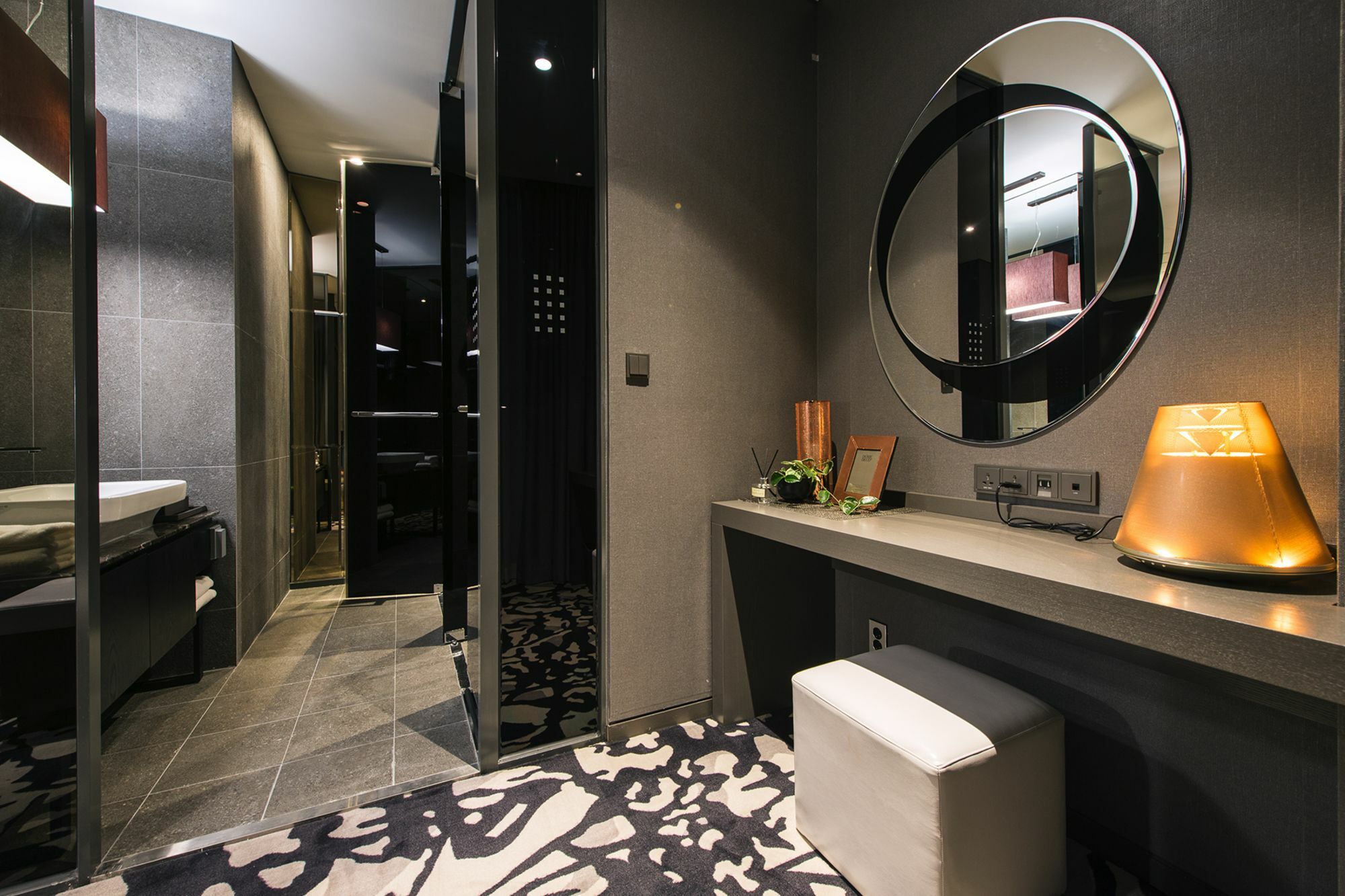 Best Louis Hamilton Hotel Чханвон Екстер'єр фото