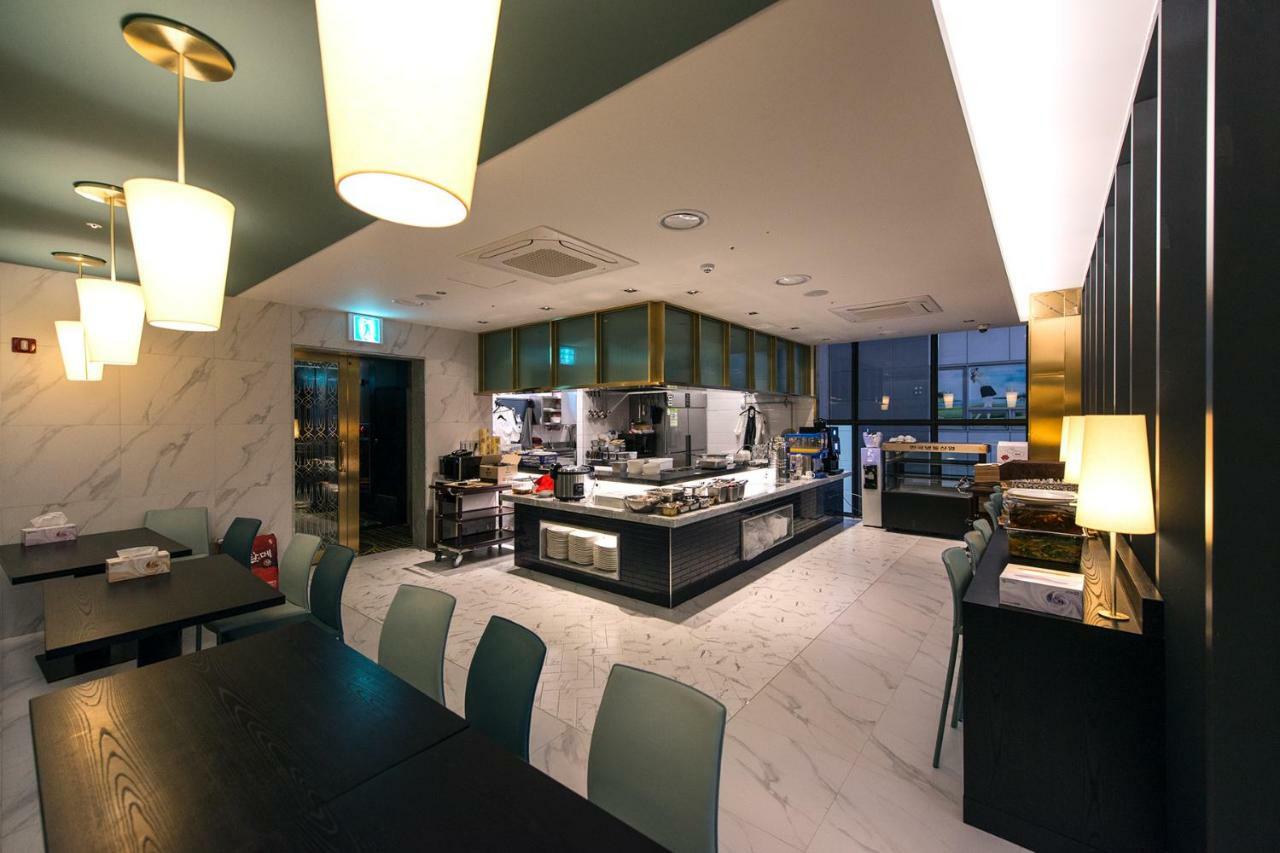 Best Louis Hamilton Hotel Чханвон Екстер'єр фото